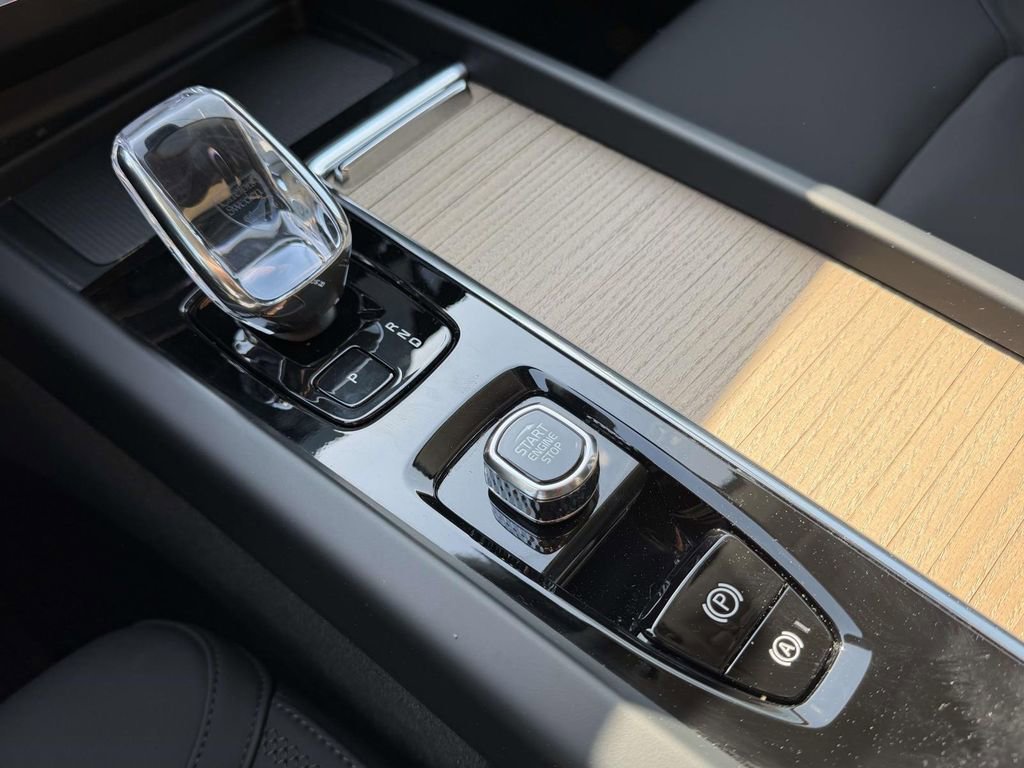 2026 Volvo XC60 Plus - Photo 6