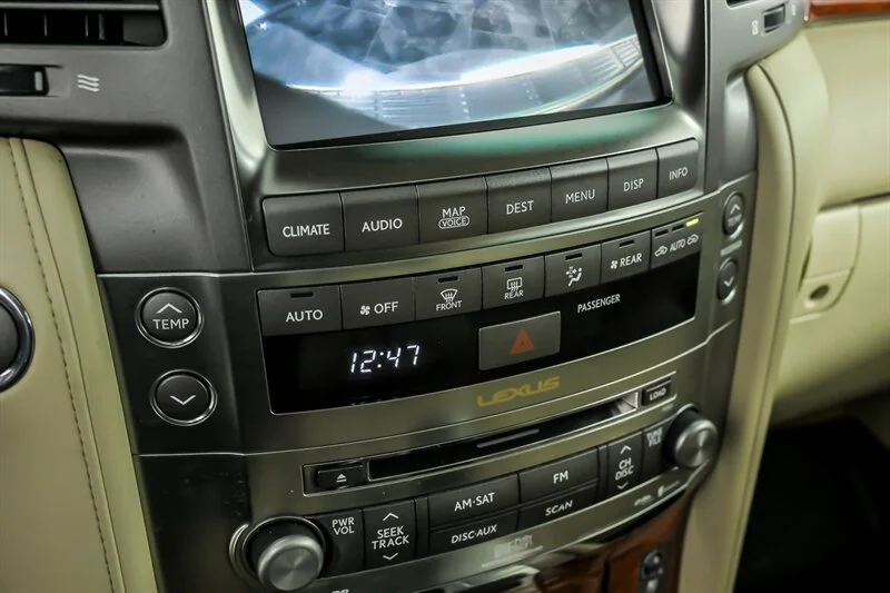 Used 2009 Starfire Pearl Lexus  image 28