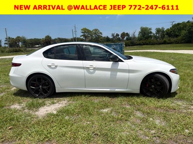 Used 2020  Alfa Romeo Base image 7