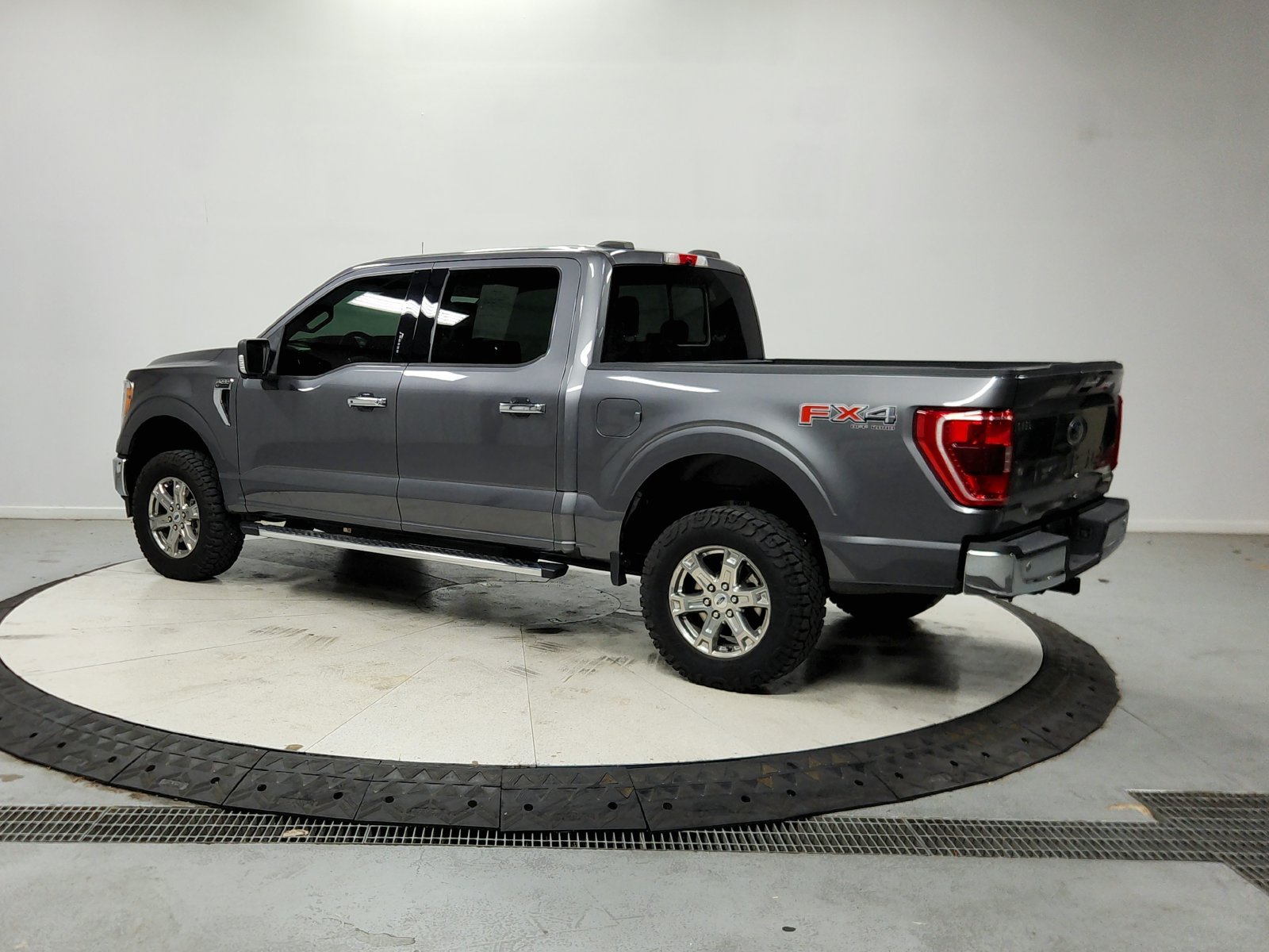 Used 2021 Gray Ford XLT image 6