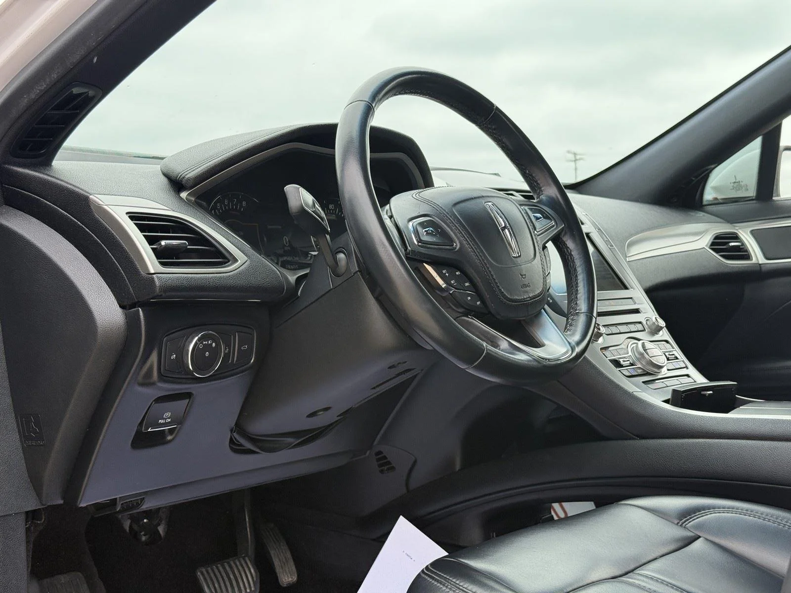 Used 2017  LINCOLN PREMIERE FWD image 10