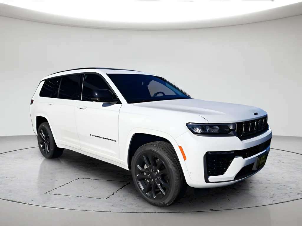 New 2026 Bright White Clear-Coat Exterior Paint Jeep Limited image 3