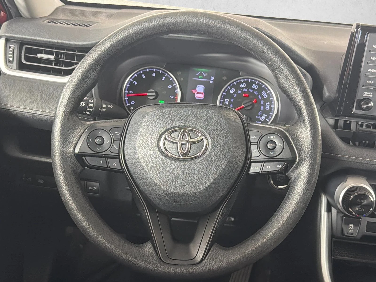 Used 2020 White Toyota XLE image 25
