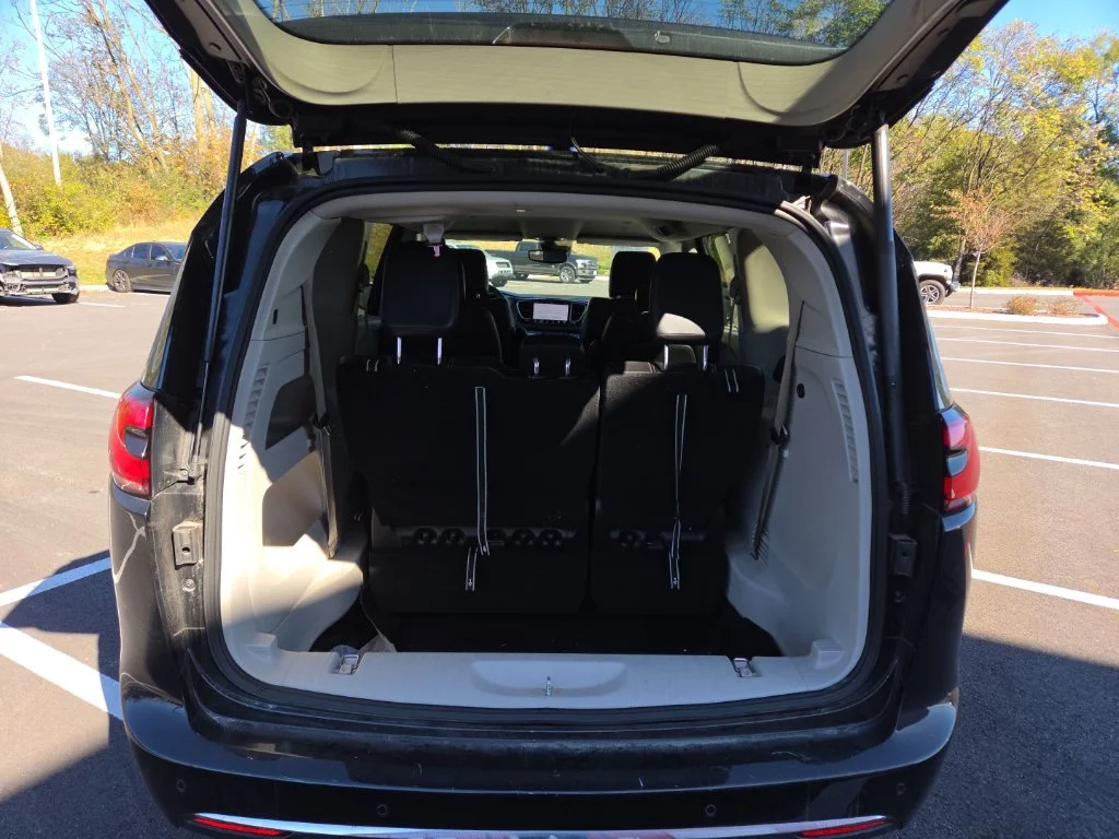 Used 2024 Black Chrysler Touring L image 8