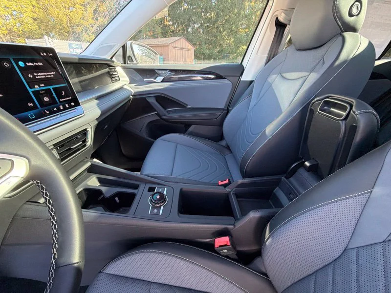 New 2027 Silver Volkswagen SE image 32