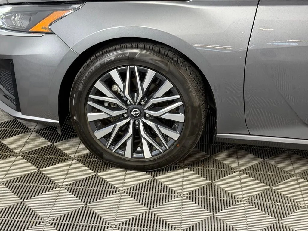 2025 Nissan Altima SV - Photo 12