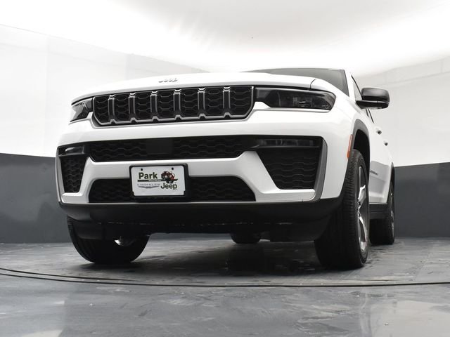 New 2026 Bright White Clear-Coat Exterior Paint Jeep Limited image 20