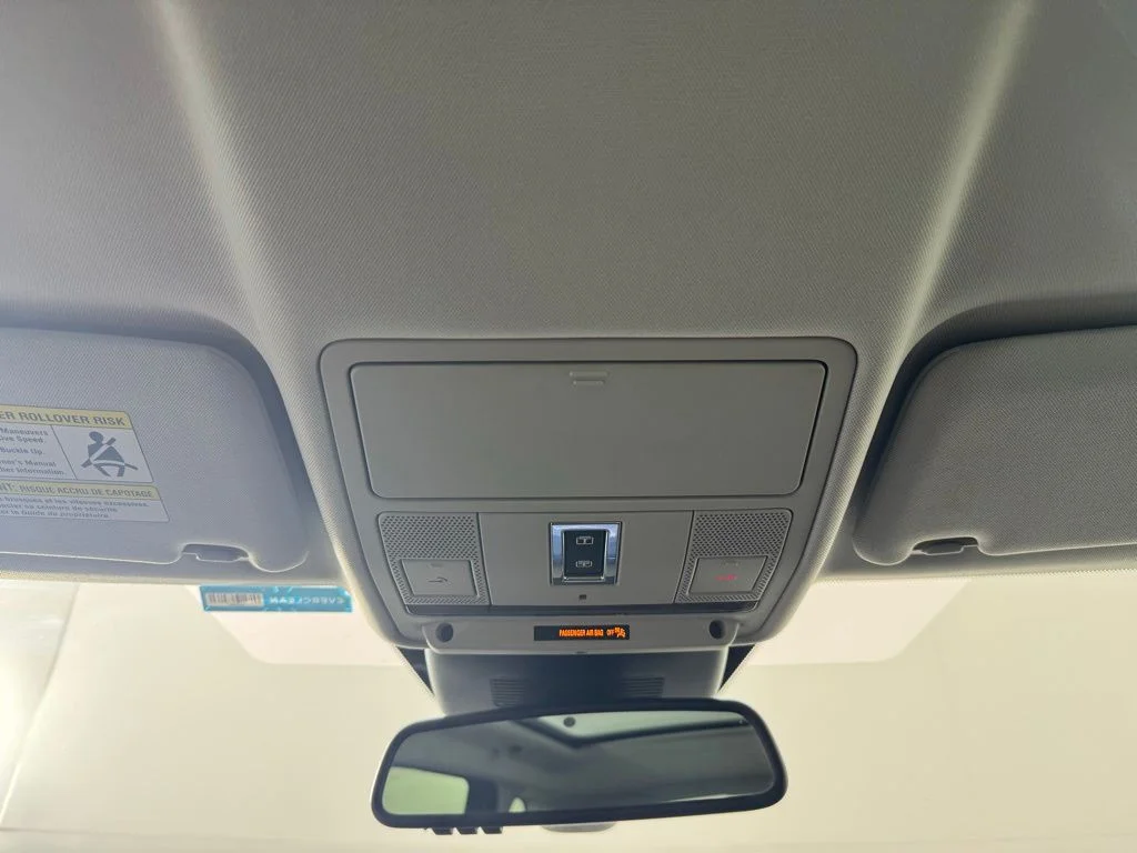 Used 2019 Fuji White Land Rover SE image 28