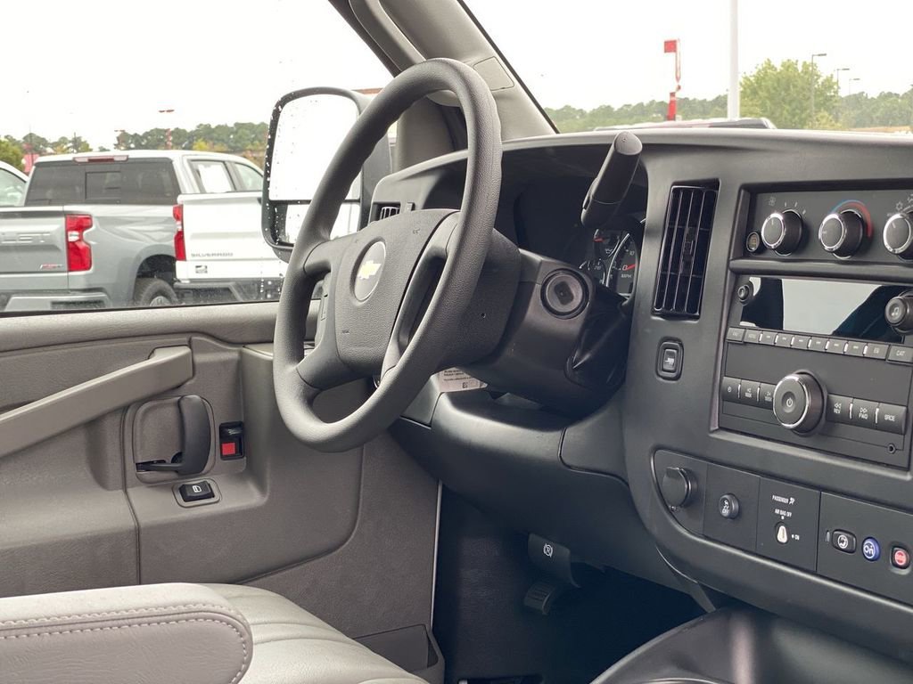 2025 Chevrolet Express Cargo Work Van - Photo 14