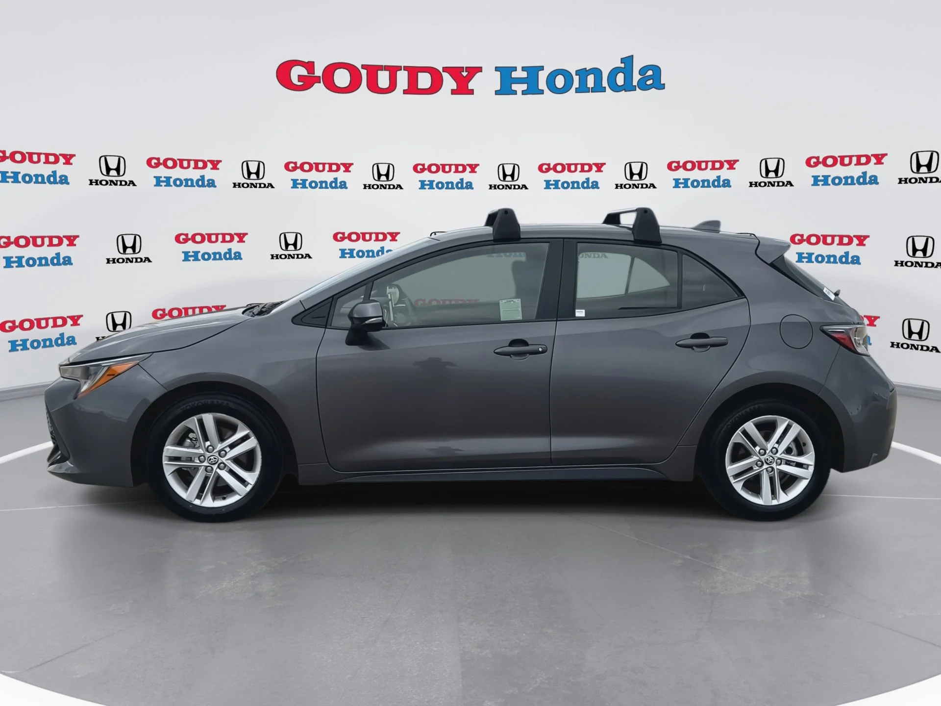 Used 2022 Magnetic Gray Metallic Toyota SE image 5