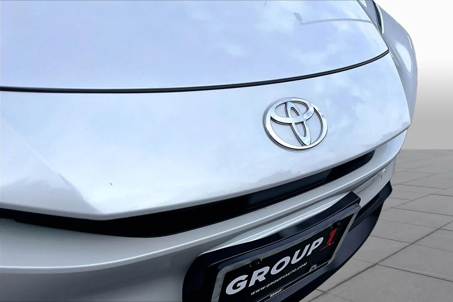 Used 2024 Wind Chill Pearl Toyota LE image 28