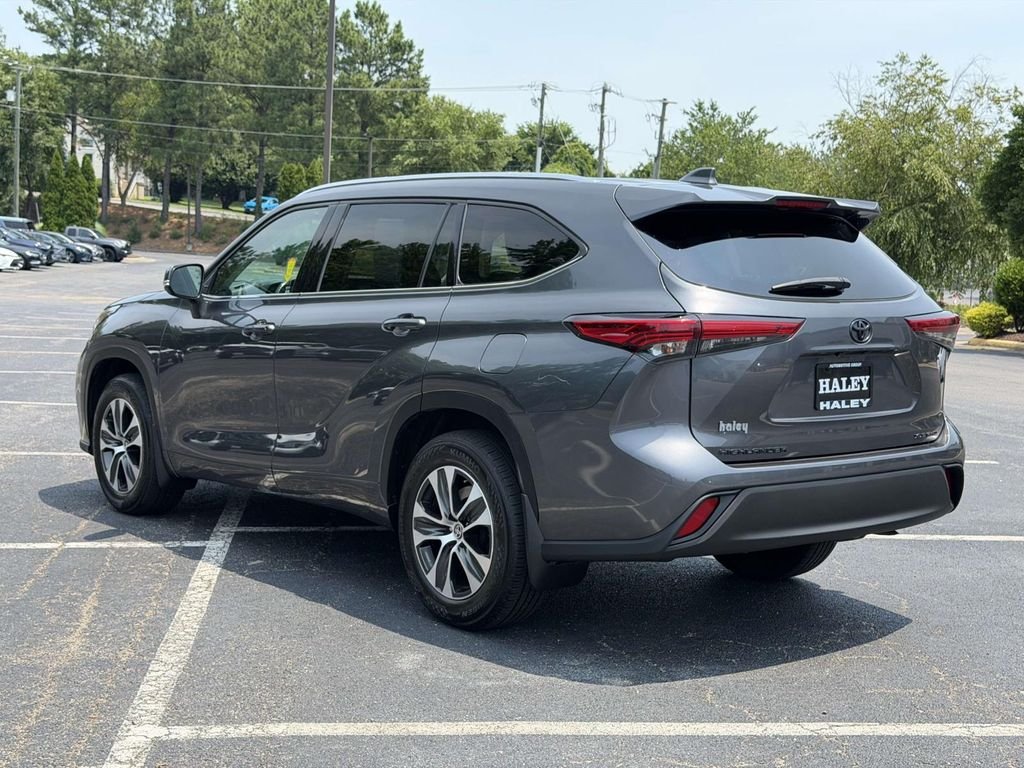 Used 2021 Gray Toyota XLE image 22