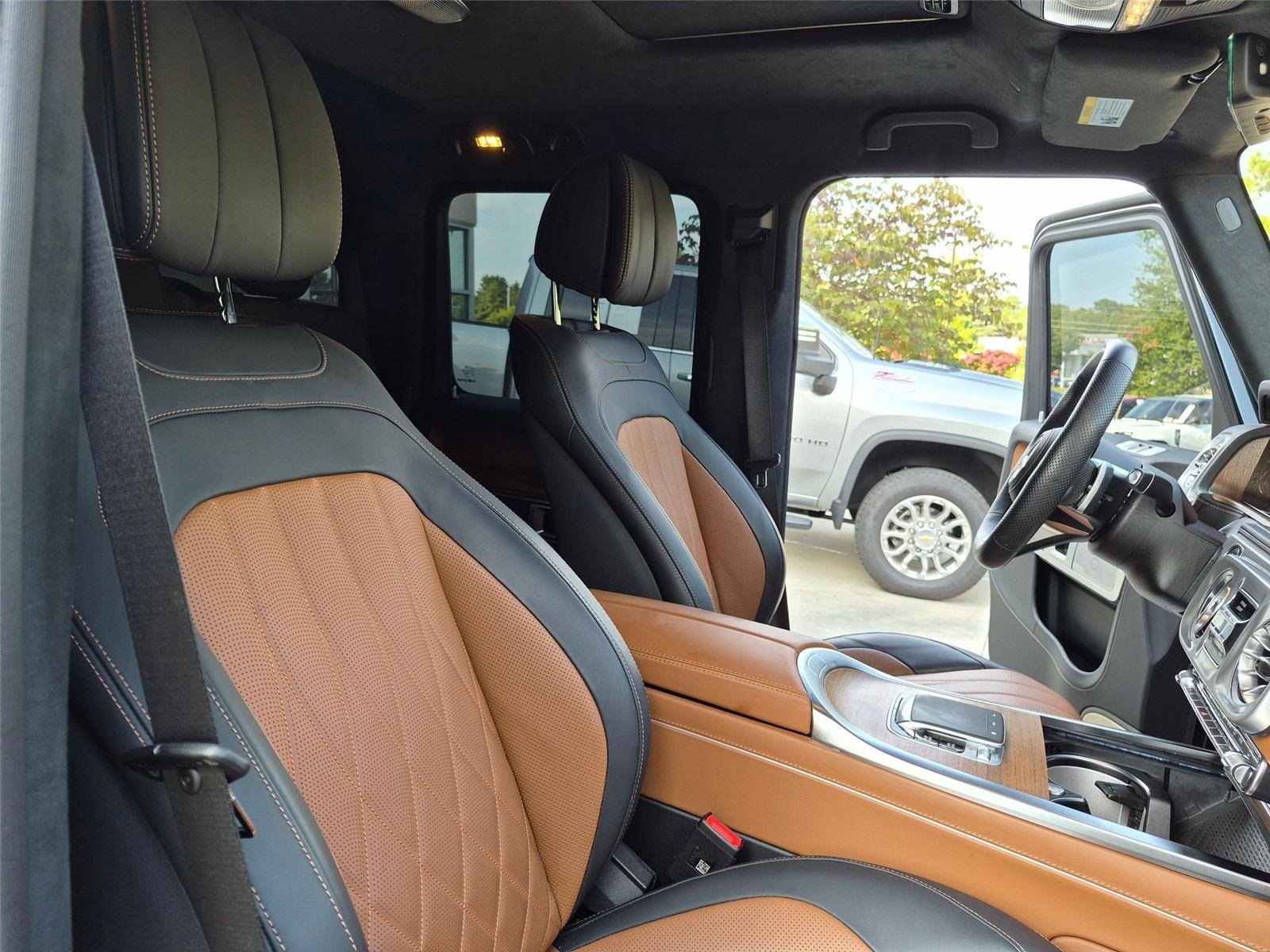 Used 2025  Mercedes-Benz G 550 image 34