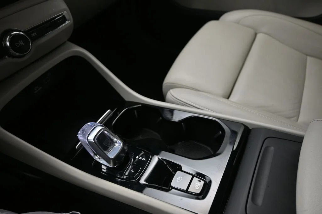 Certified Used 2024 Cloud Blue Volvo Ultimate image 18