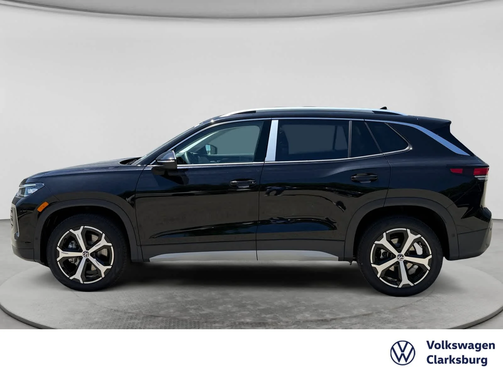 2026 Volkswagen Tiguan SE - Photo 8