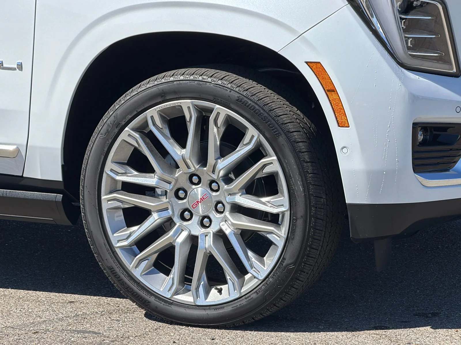 2026 GMC Yukon XL Denali - Photo 27
