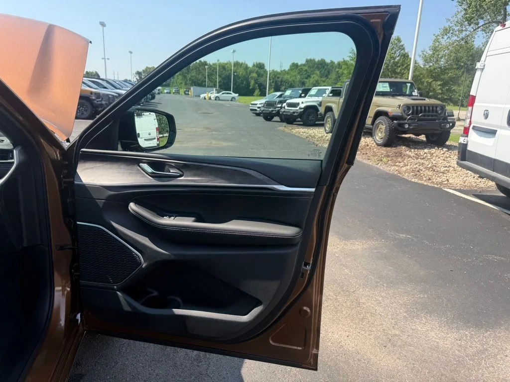 New 2026 Copper Shino Metallic Clear-Coat Exterior Paint Jeep Limited Reserve image 60
