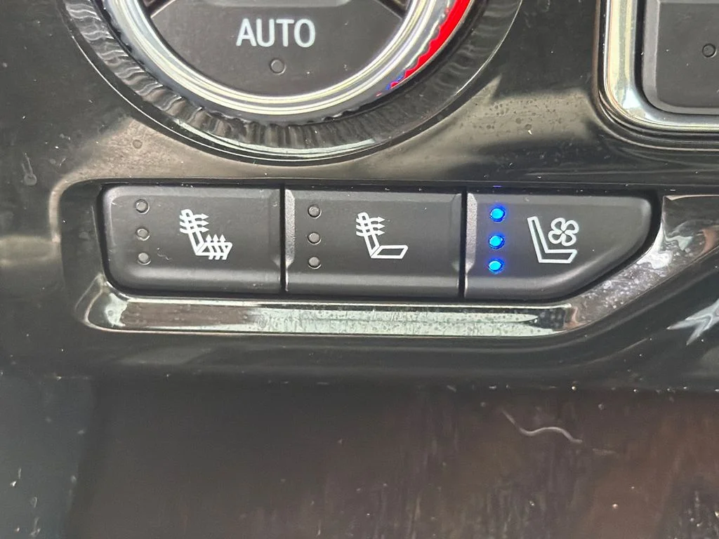 Used 2023 Blue GMC Denali image 31