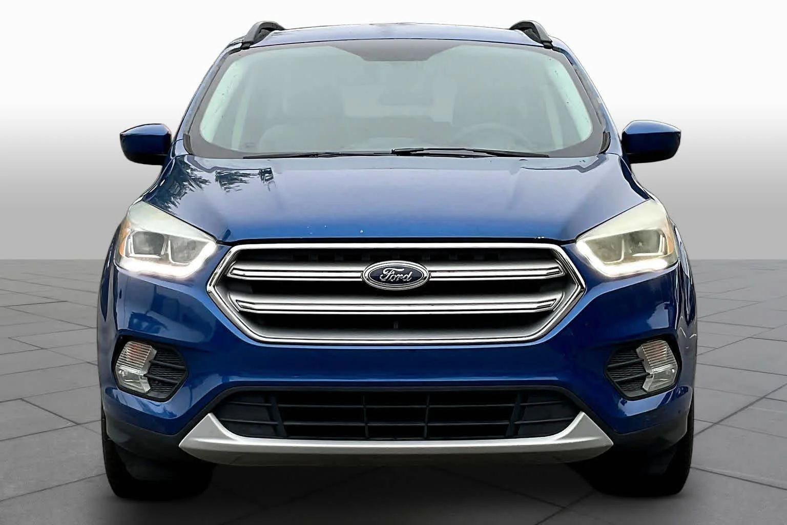 Used 2017 Lightning Blue Metallic Ford SE image 4