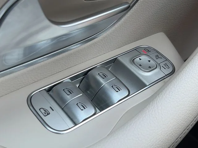 Used 2022 White Mercedes-Benz GLE 350 image 26