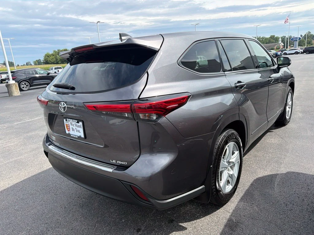 Used 2022 Magnetic Gray Metallic Toyota LE image 6