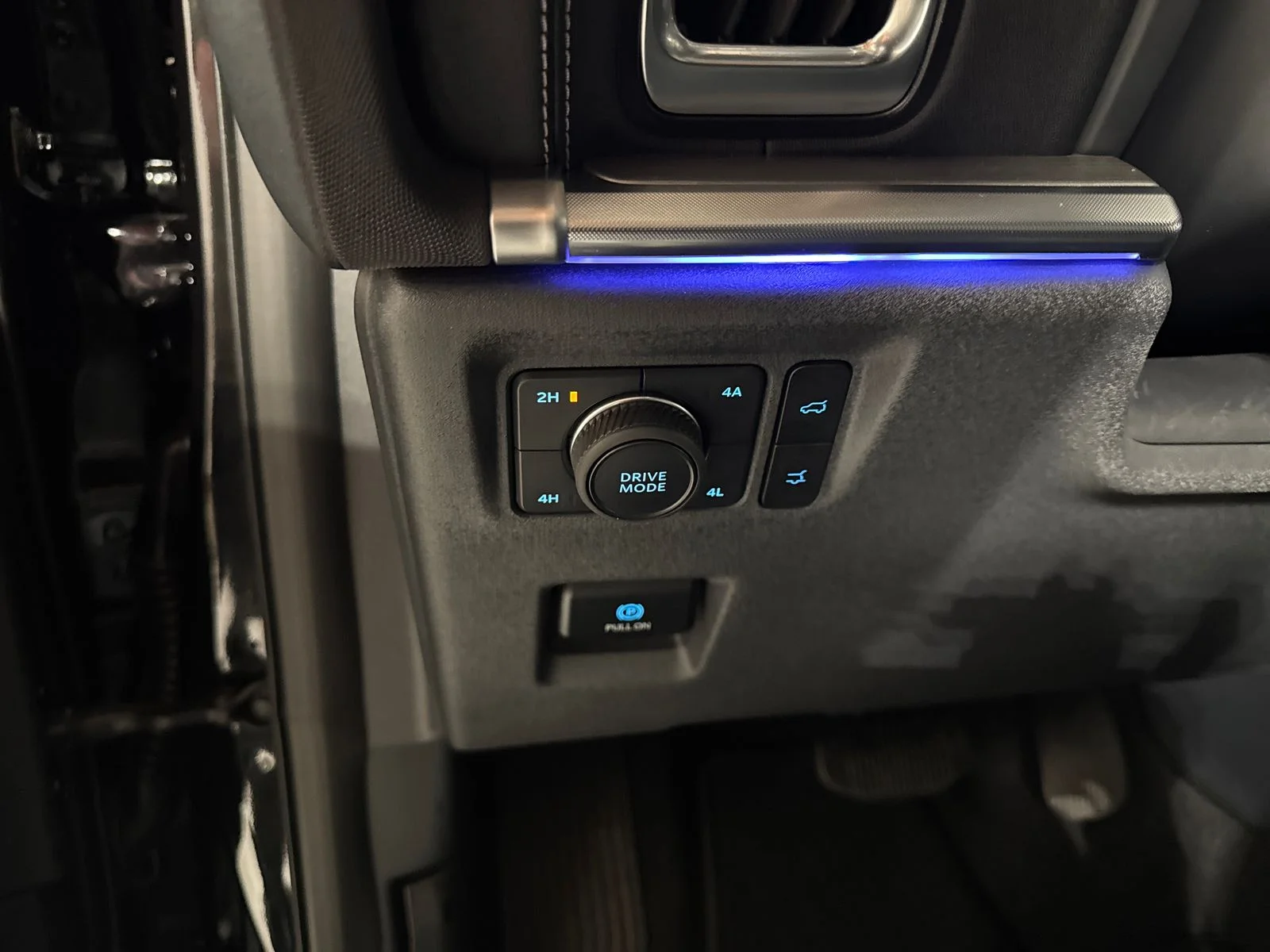Used 2025 Black Ford Platinum image 18