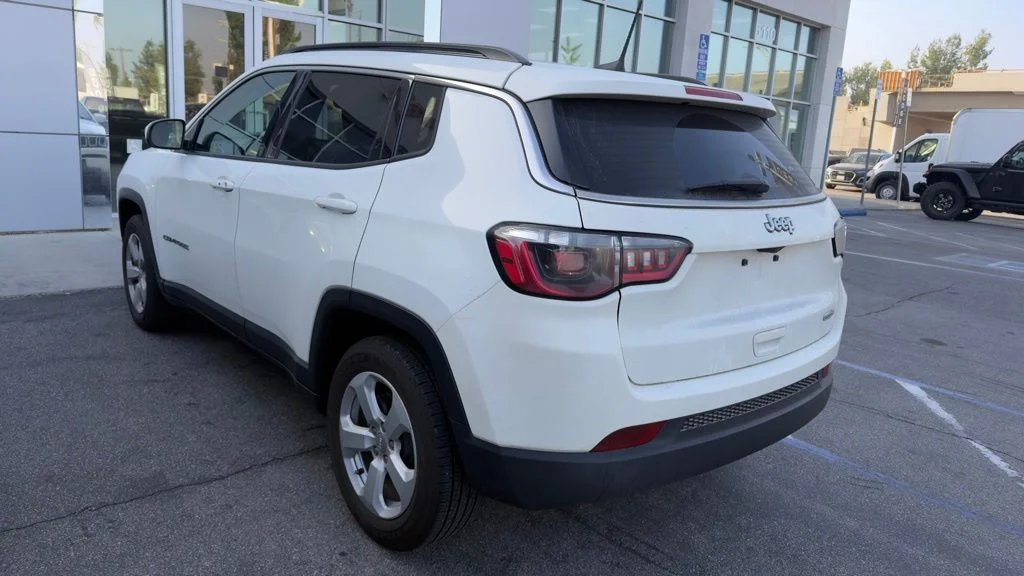 Used 2020 White Jeep Latitude image 4