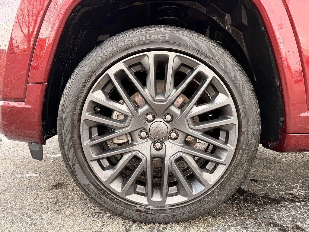Used 2022 Velvet Red Pearl Coat Jeep High Altitude image 10