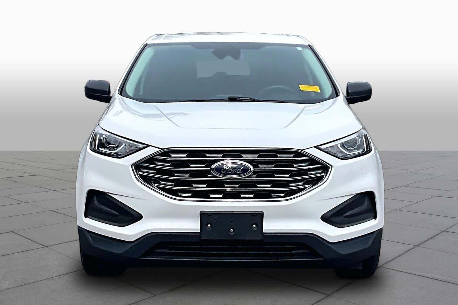 Used 2021 Oxford White Ford SE image 4