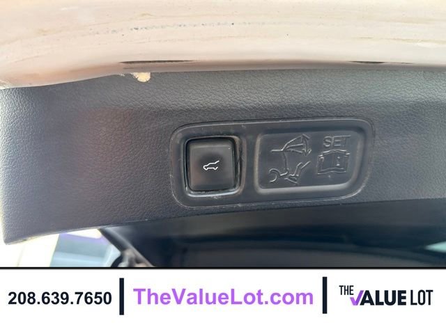 Used 2018 White Lincoln Reserve image 25
