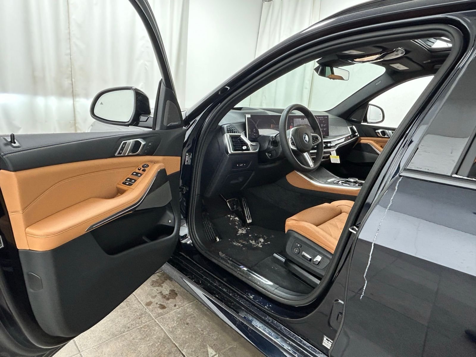 New 2026 Carbon Black Metallic BMW xDrive50e image 38