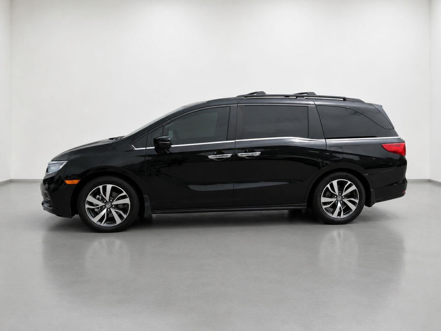 Used 2023 Crystal Black Pearl Honda Touring image 2