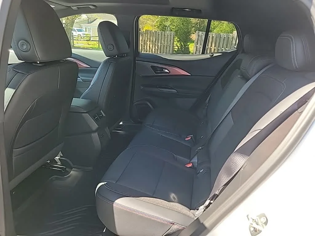 2025 Chevrolet Equinox EV RS - Photo 13