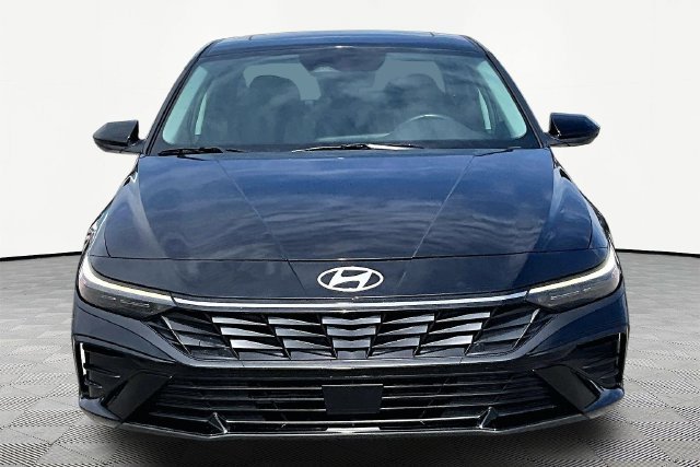 Used 2024 Black Hyundai SEL image 3