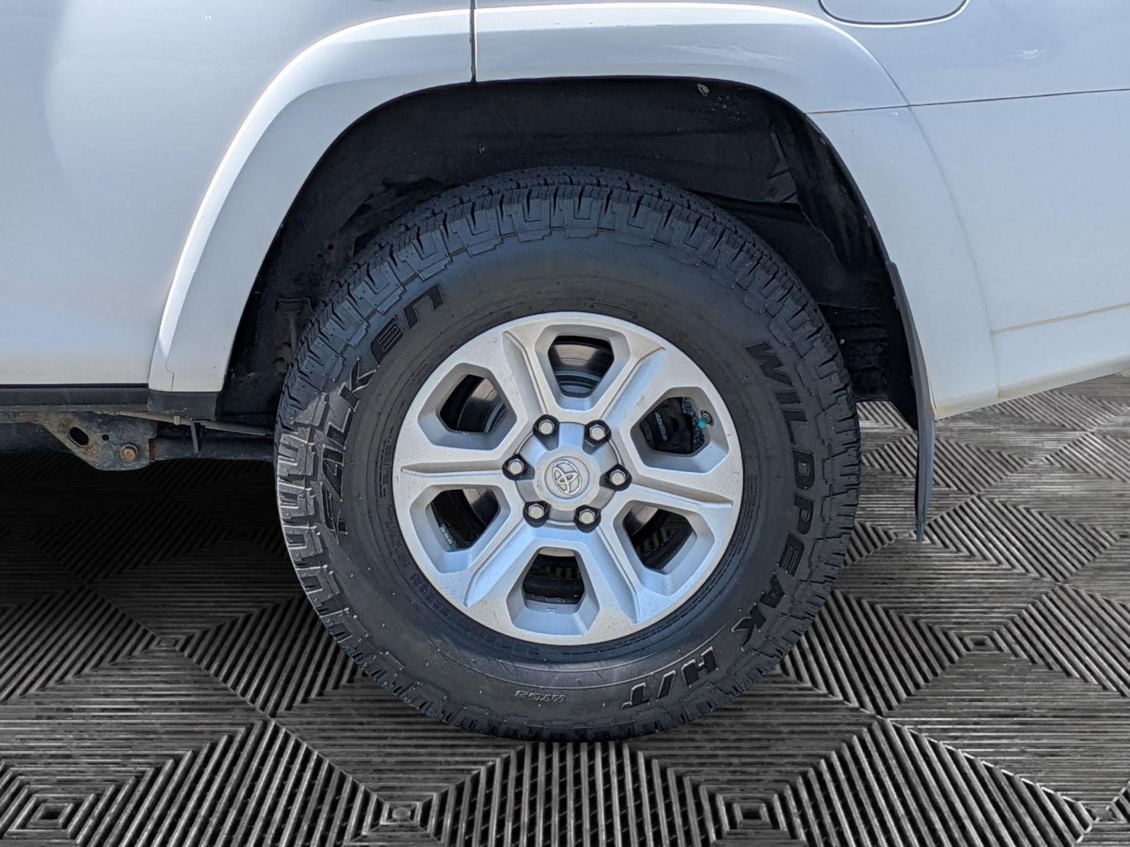 Used 2019 Super White Toyota SR5 image 27