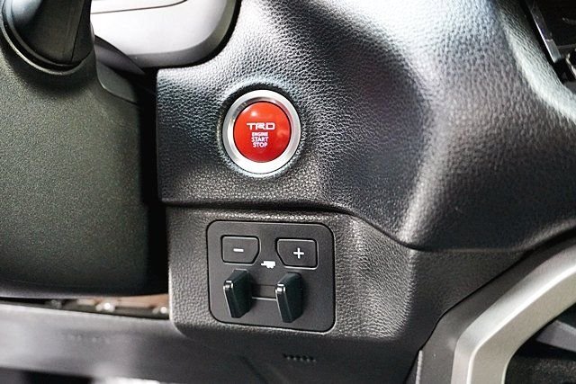 Used 2023  Toyota SR5 image 28