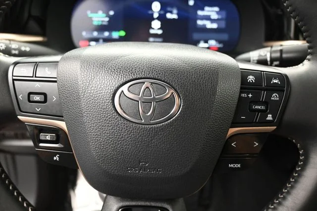 Used 2024  Toyota XLE image 18