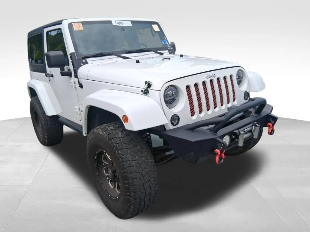 Used 2012 White Jeep Sahara image 12