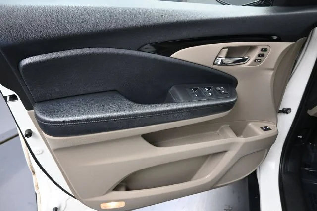 Used 2017 White Honda Touring image 24