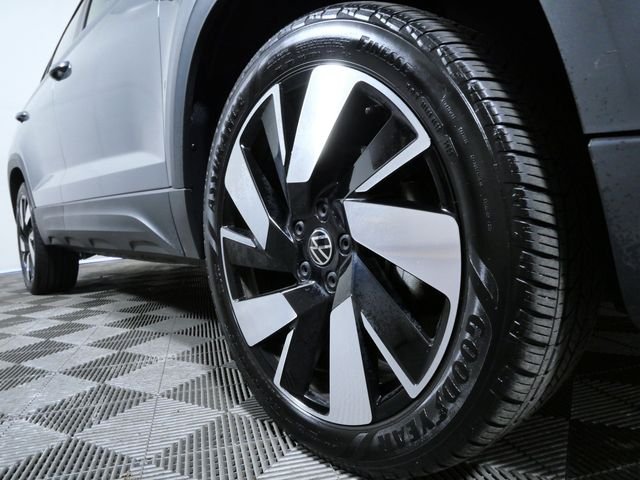 Used 2024 Volkswagen Taos SEL with VIN 3VV4X7B26RM025971 for sale in Apple Valley, Minnesota