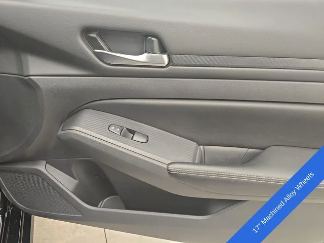 Used 2025 Super Black Clearcoat Nissan 2.5 SV image 11