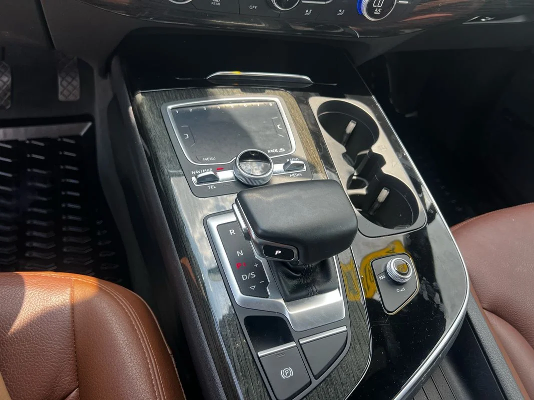 Used 2018  Audi 3.0T Premium image 17