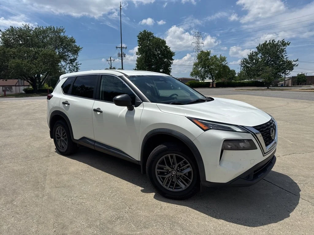 Used 2021 White Nissan S image 8