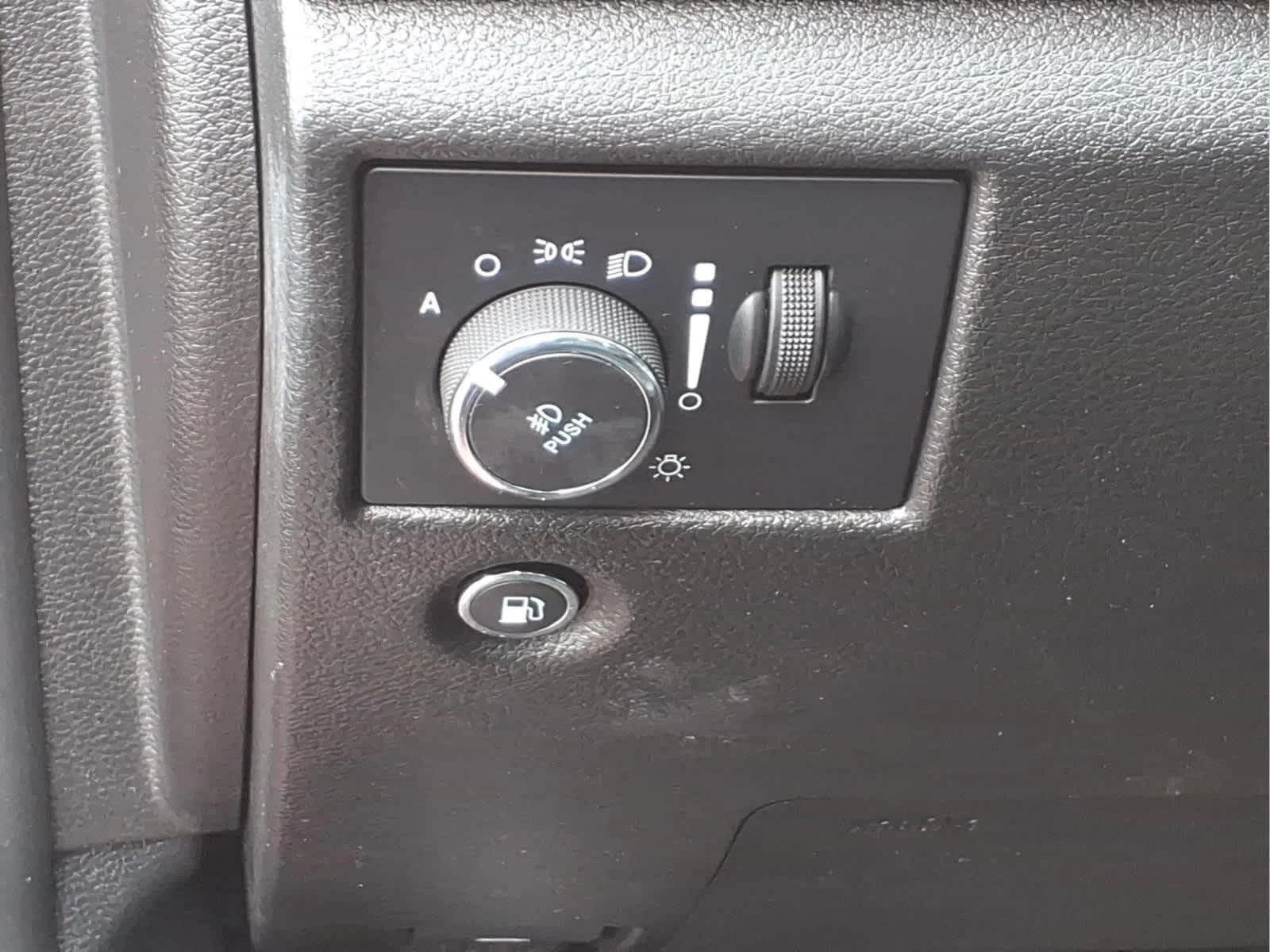 Used 2021 Velvet Red Pearlcoat Jeep High Altitude image 13