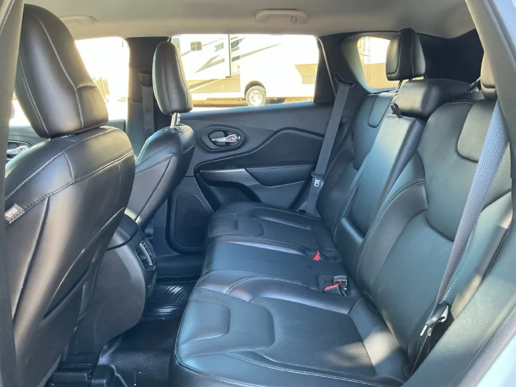 Used 2021 White Jeep Latitude Lux image 21