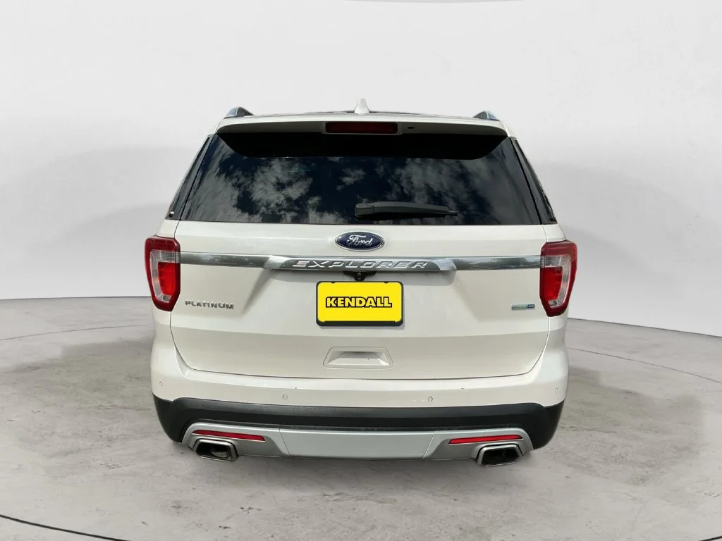 Used 2016 White Ford Platinum image 10