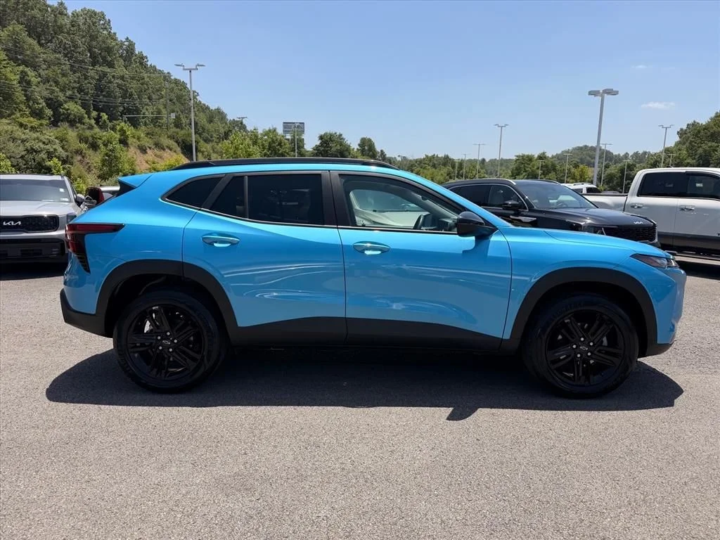 Used 2025 Blue Chevrolet ACTIV image 13