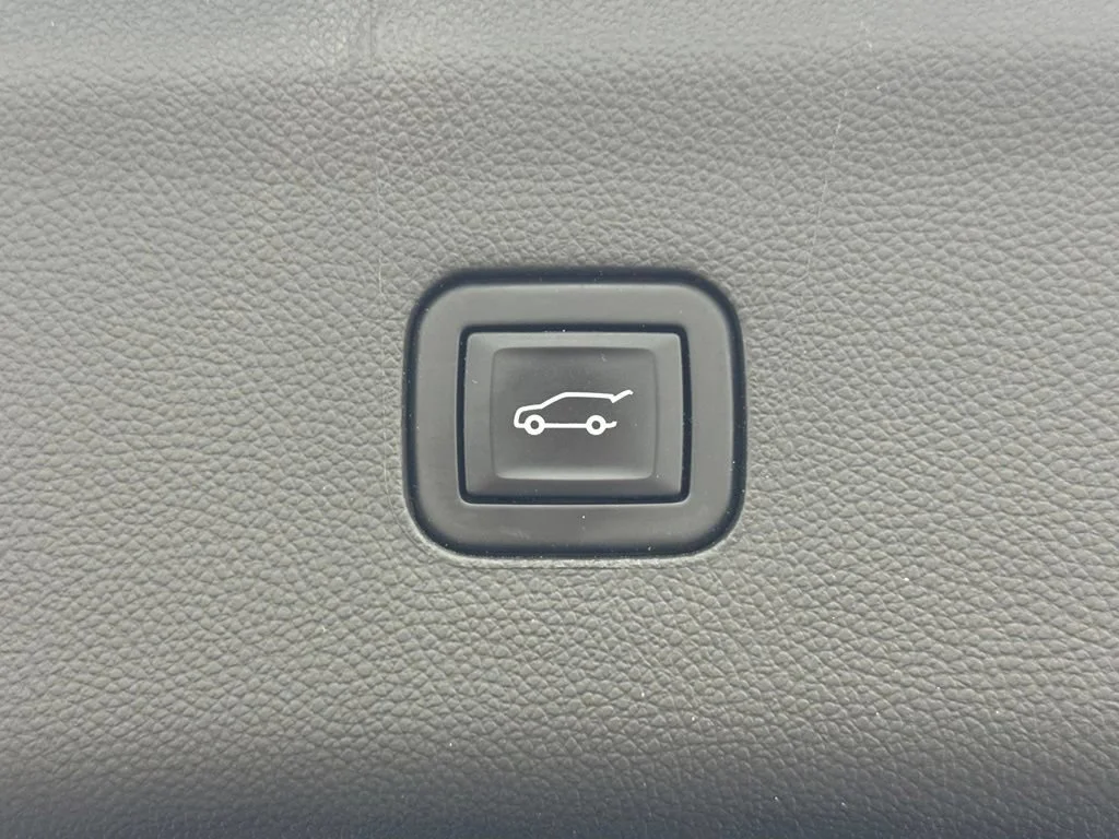 Used 2023 Ebony Twilight Metallic Buick Essence image 11