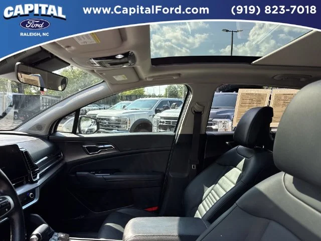 Used 2023 White Kia SX-Prestige image 22