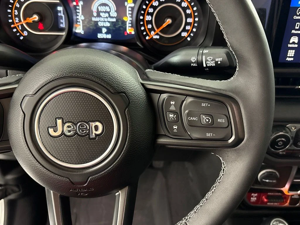 Used 2025 White Jeep Mojave image 32